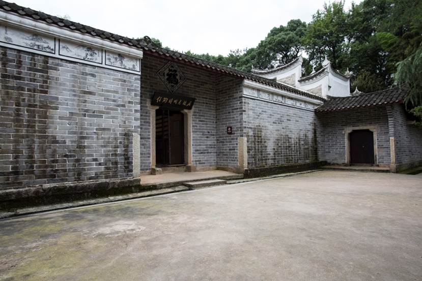 说明: E:\湖南省历史人物、名胜图片\人物故居\任弼时纪念馆\任弼时故居.jpg 说明: E:\湖南省历史人物、名胜图片\人物故居\任弼时纪念馆\任弼时故居.jpg