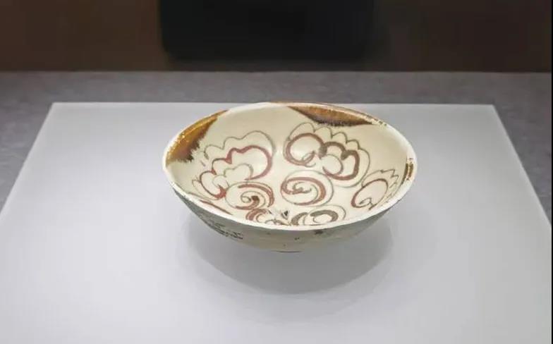 说明: C:\Users\407-yyw\Desktop\“鎏金铜蚕•黑石号——汉唐丝路文物特展”暨陈家坪遗址开放仪式在长沙铜官窑举行\微信图片_20200929130418.jpg
