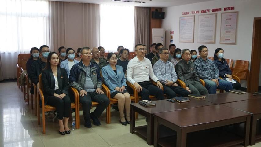 说明: C:\Users\Administrator.USER-20160714YR\Desktop\学习贯彻党的二十大精神:加强文物保护利用,助力考古强省建设\集体收看二十大开幕式.JPG