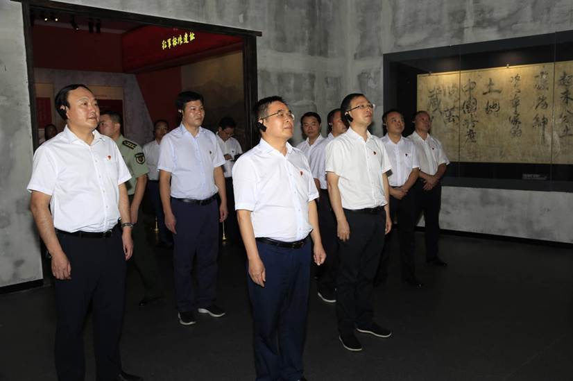 说明: 说明: 4 (1)