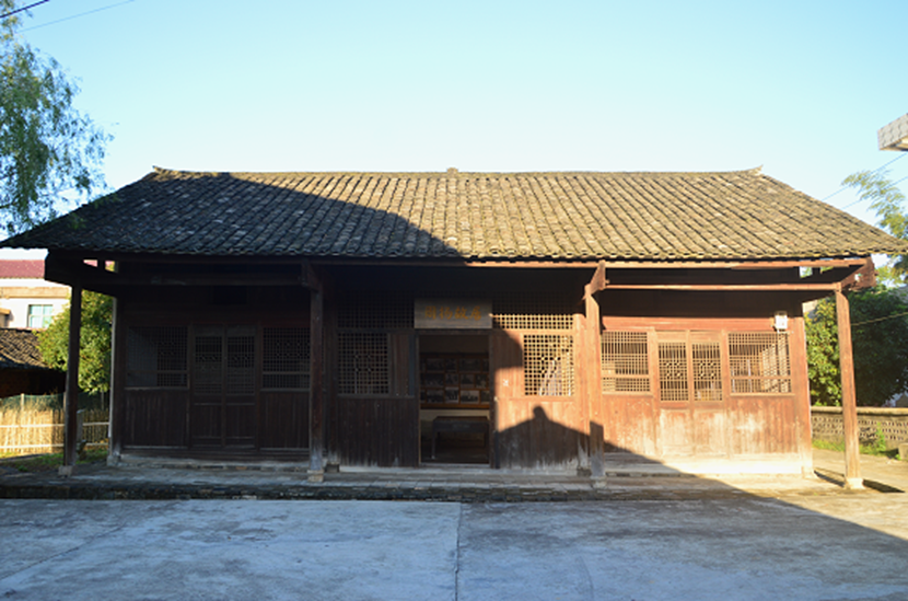 周扬故居周扬故居位于益阳市赫山区新市渡镇新田桥村,始建于清中期
